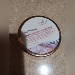 Manna Kadar Exfoliating Cream Body Scrub - Pink and Gold